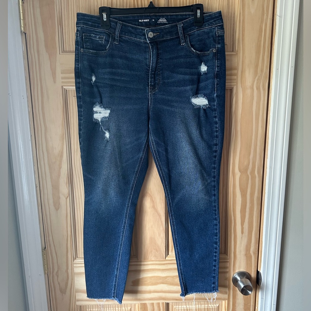 Old Navy Women's Dark Blue Distressed Cropped Jeans